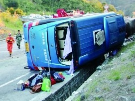 云南腾冲发生一交通事故致4死1伤 事故原因调查中