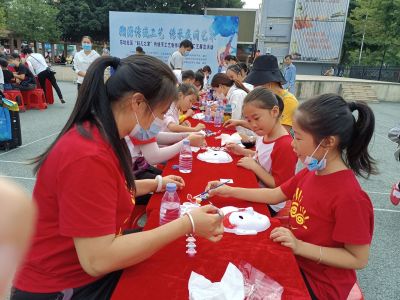 东坑社区200名居民学习传统手工制作艺术