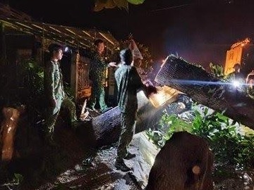越南中部广南省出现两起山体滑坡事故，已致7死53人失踪 