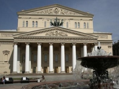 不顾疫情风险坚持演出，莫斯科大剧院120多名员工感染新冠