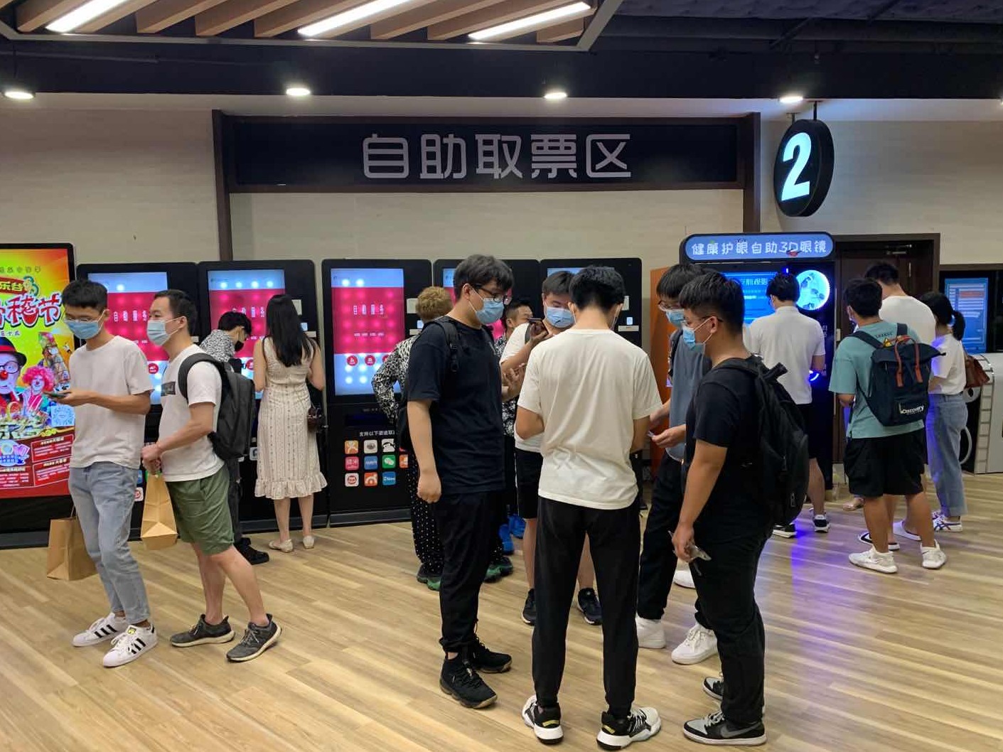 极速真探｜“惠观影”促影院市场回暖 市民观影热情高涨  