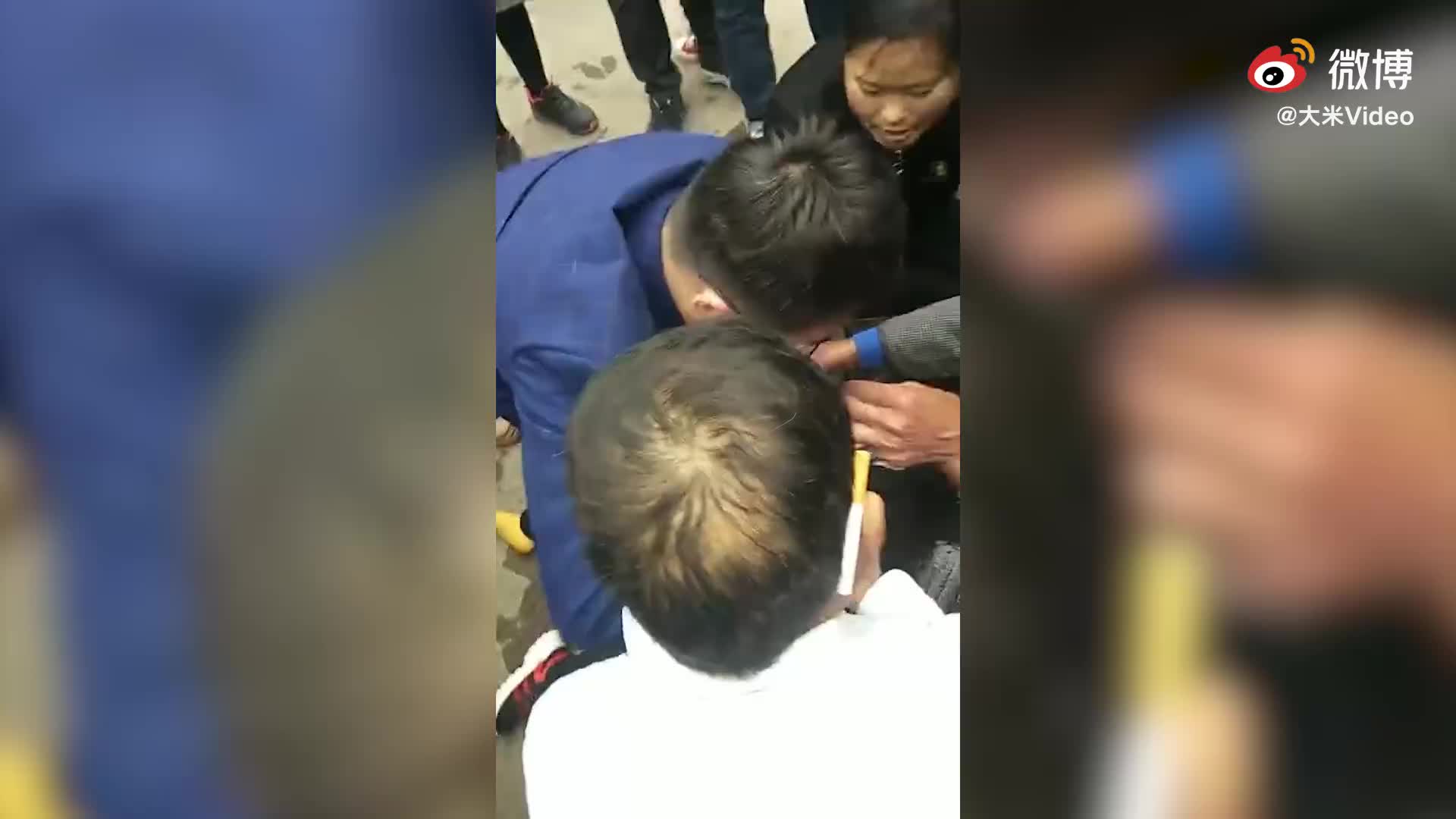 新郎医生婚礼途中救溺水男童