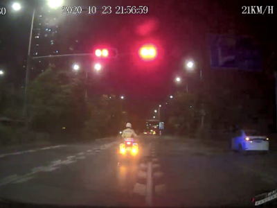 这位深圳司机连闯红灯，不但没被罚，铁骑还给他开道！