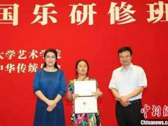 山西民间艺人痴迷二胡20载：学艺难守艺更难
