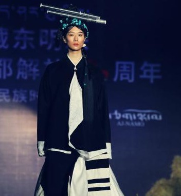 西藏藏东民族时装秀展服饰新魅力