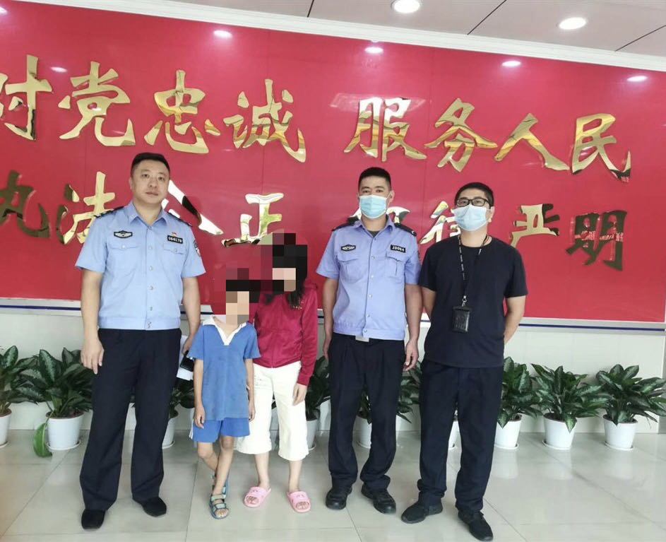 调皮男孩一时意气玩失踪，宝安警方彻夜寻找助母亲觅爱儿