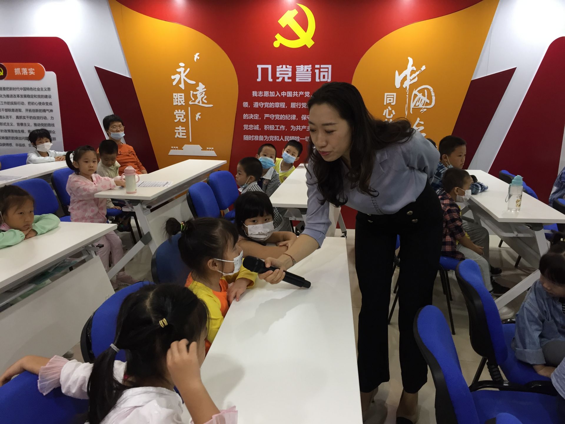 “走进生命花园” 新谊社区开展“走进生命花园”儿童青少年生命安全讲座活动