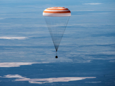 俄飞船载3名宇航员返回地球，已在国际空间站执行任务6个月 