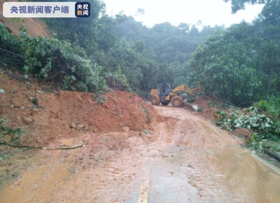 海南发布地质灾害气象风险三级预警 省道长英线出现一处塌方