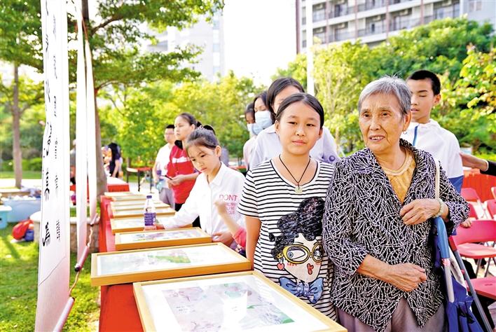 新安洪浪社区举办廉政书画展 ｜ 笔墨书廉洁 居民受熏陶