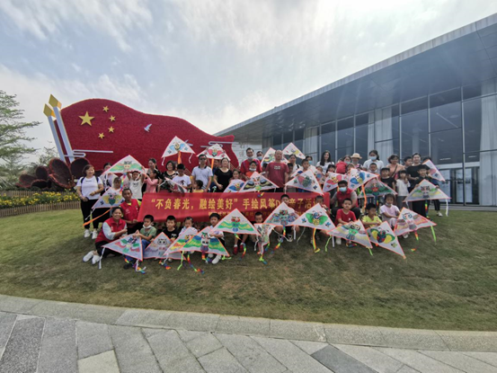 新湖街道圳美社区举办DIY手绘风筝亲子活动