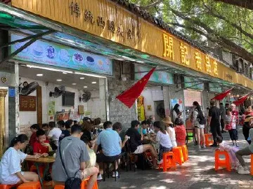进屋有指引 墙上有宣传 桌上有提示 深圳市民餐后打包成习惯