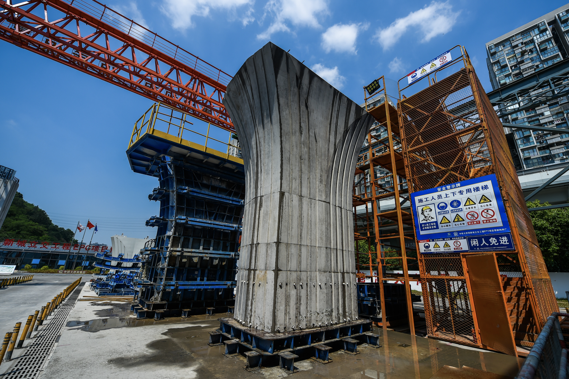 立交桥墩柱桥梁工厂流水线生产工厂预制现场拼装引领交通建设创新