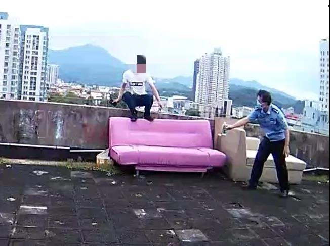 男子感情受挫欲轻生，生死时刻他出现了！