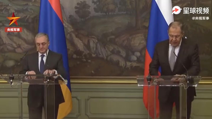 俄罗斯和亚美尼亚两国外长在莫斯科举行会谈 