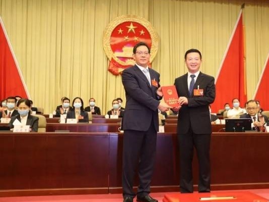 曾进泽当选湛江市人民政府市长