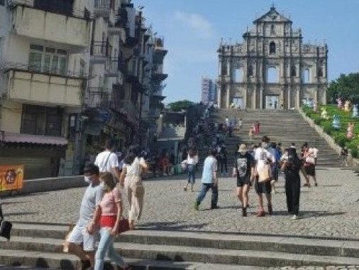 “十一”前三天访澳门旅客5.8万人次，同比跌87.2% 