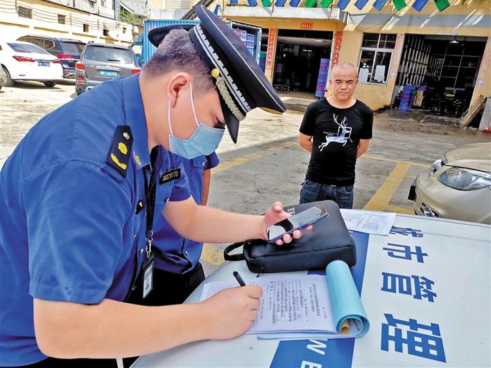 燕罗街道首日罚款20宗，首单罚款5万 以罚促管营造垃圾分类新时尚