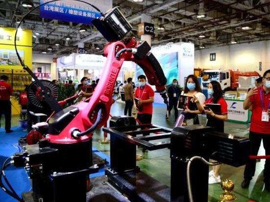 工信部：2019年我国制造业增加值达26.9万亿元，连续十年保持世界第一制造大国地位