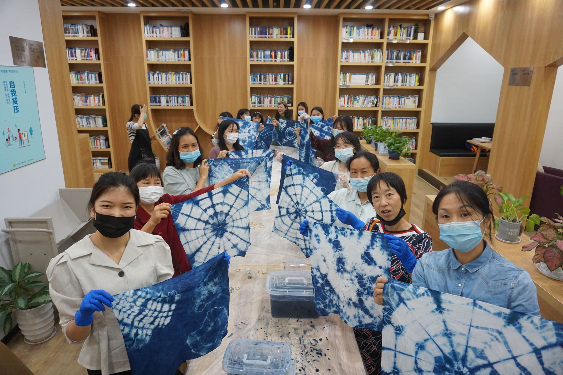 传承手工扎染技艺 罗湖银湖社区开展“植物扎染”手工艺活动