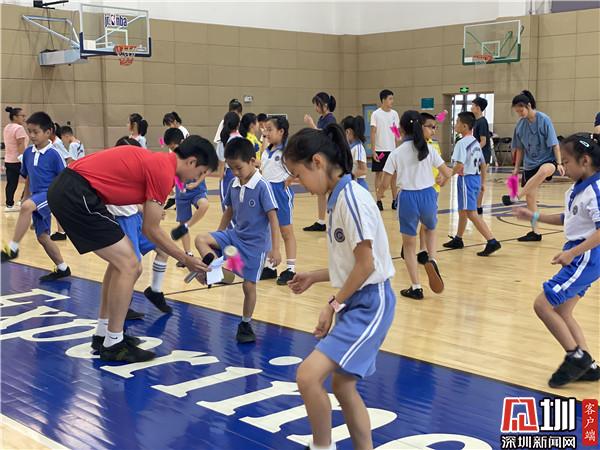 世界冠军现场教授球技 罗湖“毽”行运动获市民点赞