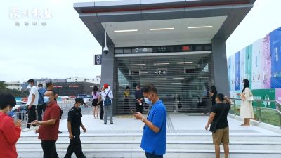 地铁四号线三期开通首日，市民等候开通直呼方便