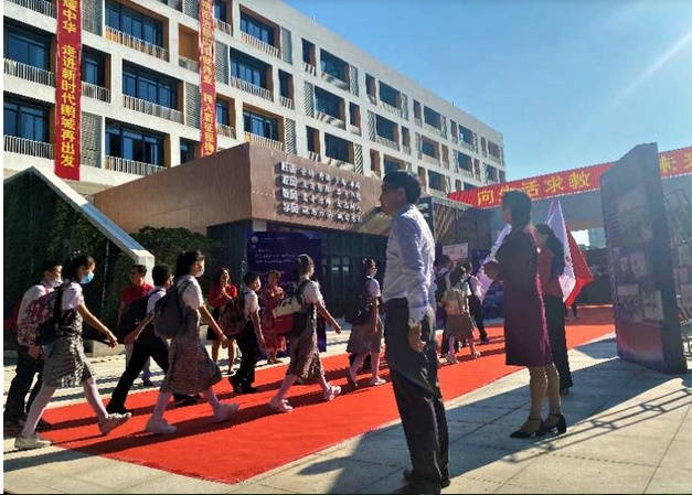 迎来首批新生，拥有2580个学位的梅香学校正式投入使用！