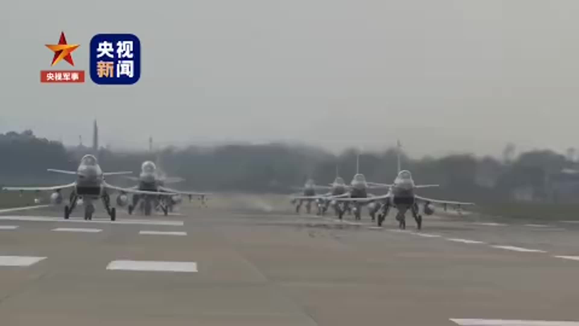第一视角！看南部战区空军超低空飞行训练