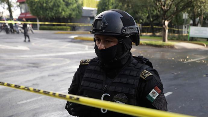 墨西哥两辆弃车内发现12人死亡，遗体旁留有犯罪集团字条