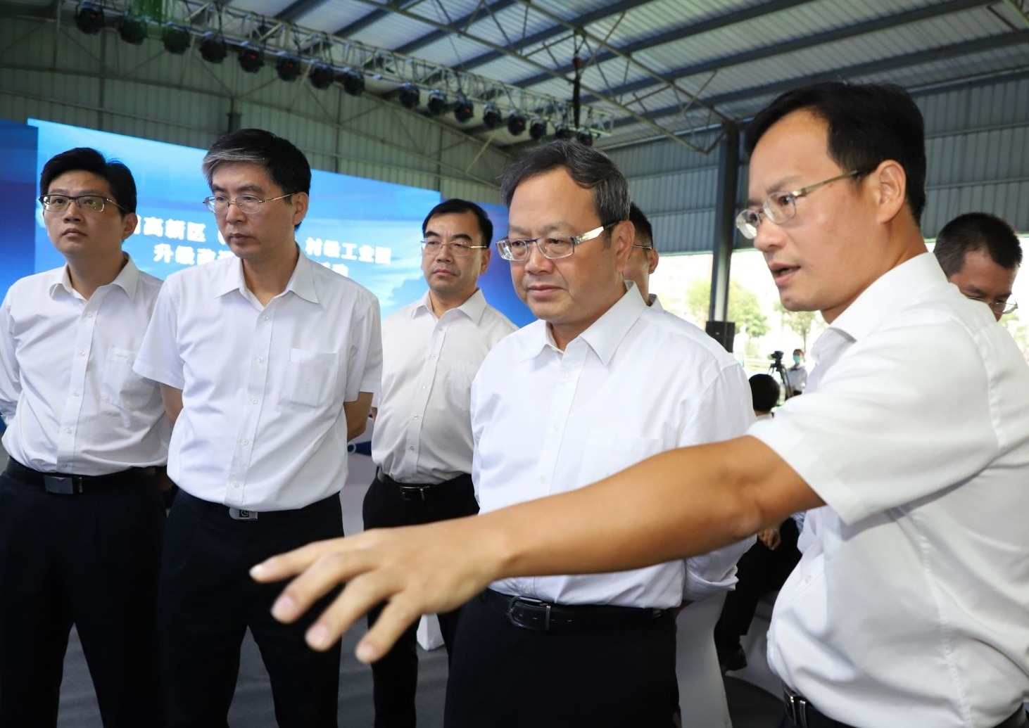 江门市江海区3个村级工业园升级改造项目集体动工