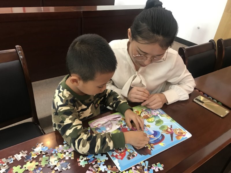 塘家社区组织居民学习“萨提亚模式” 促进家庭和谐