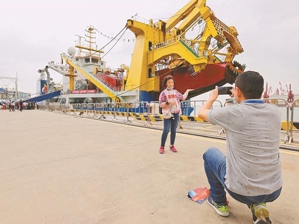 深圳市民踊跃体验“海洋科技风” 