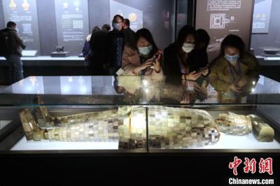 汉中山王陵及王室墓文物特展在西安汉阳陵开幕