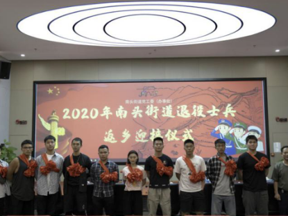 女兵邹一华：退役后还要继续考研