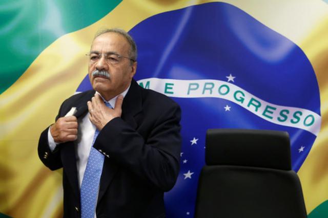 巴西一州参议员因挪用抗疫金被停职，警方称其将钱藏在内裤中