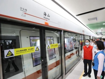 深圳地铁网红站点亮相，吸引市民打卡