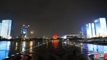 献礼“深圳人才日” 宝安地标楼宇为人才亮灯！