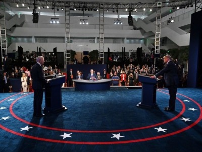 美总统候选人对辩论形式产分歧，辩论委员会取消第二轮辩论