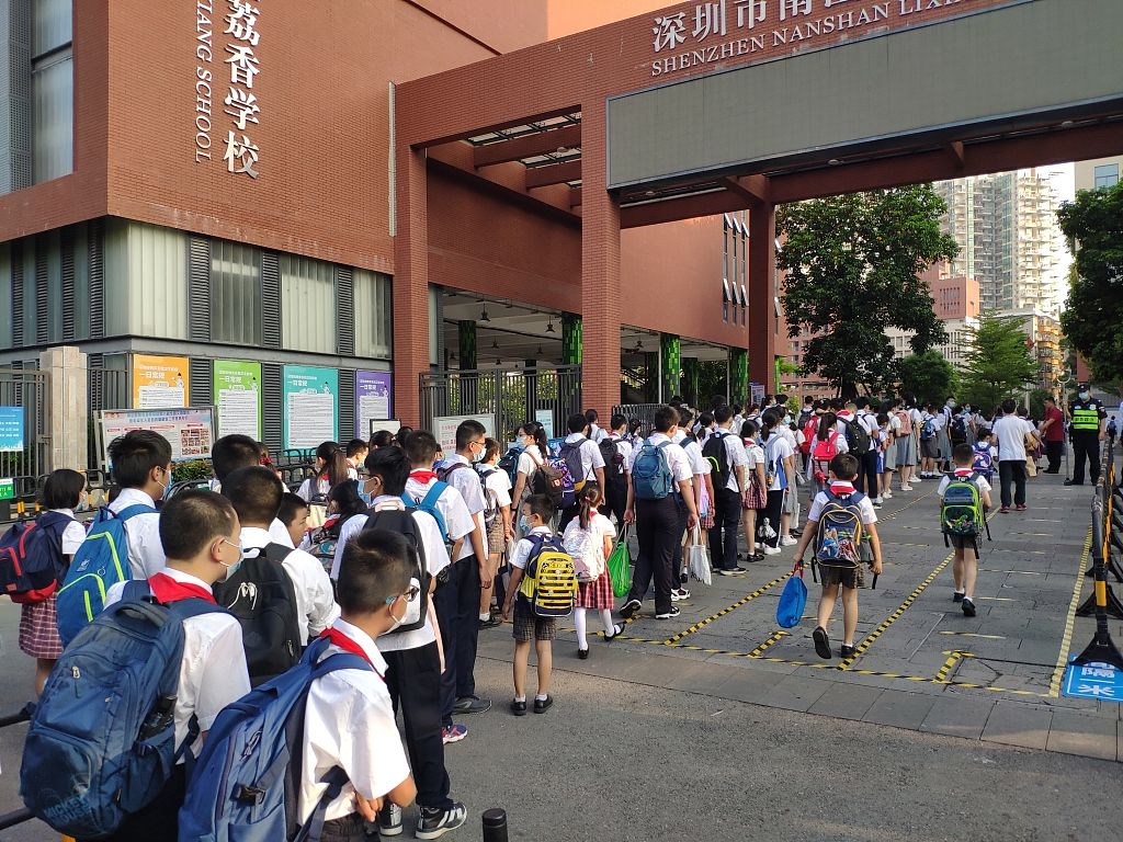 教育部再回应“大中小学春秋假”：完成教学任务后由各地安排