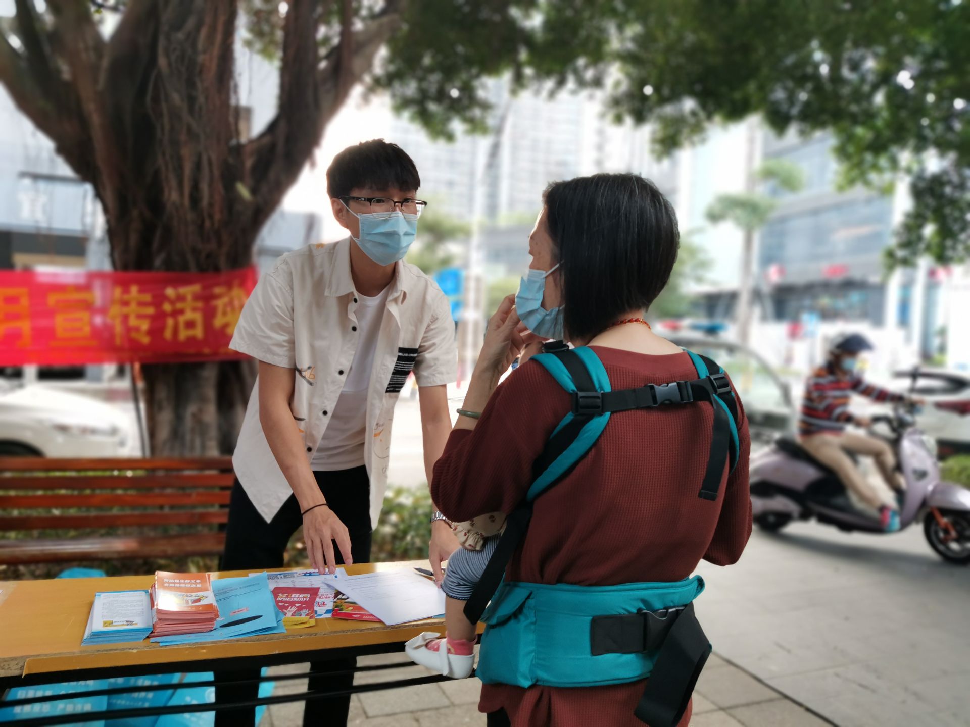 高举平安创建大旗  营造和谐有序环境  光明街道开展系列主题宣传活动