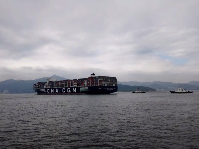 全球最大LNG动力集装箱船首航盐田港！