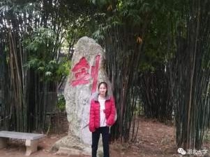 21岁脑瘫女大学生励志求学路：我走得很慢但决不后退