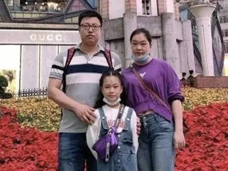 一乘客飞机上突发癫痫，广东医护夫妻联手抢救