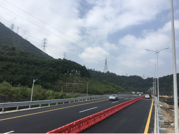 南坪快速三期宝坪立交主线右幅通车
