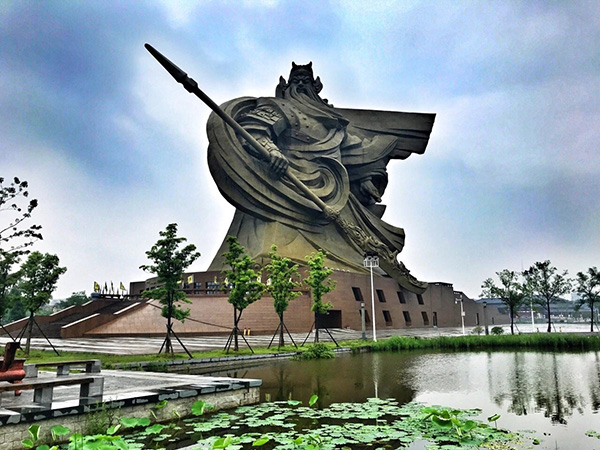 湖北荆州违建巨型关公雕像被通报，省住建厅：高度重视正处理