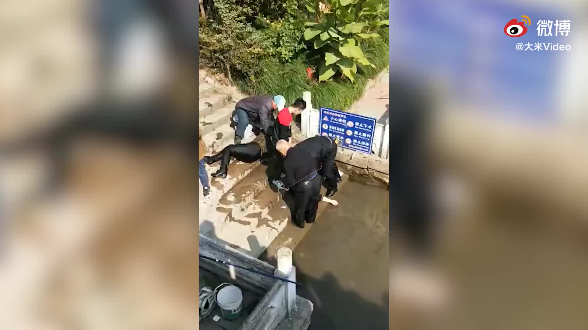 73岁老人跳水救起一家四口：这是件小事