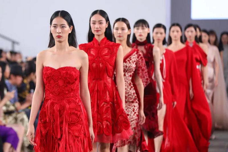 百个时装品牌登场，抖音播放量超六千万！深圳时装周2021春夏系列落幕