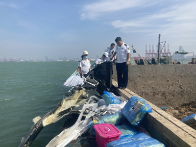 深圳海事局迅速处置一起涉嫌走私大马力快艇碰撞事件