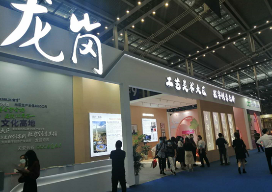 深圳工艺美术博览会开幕 龙岗重点展示数字创意和工艺美术产业发展成果