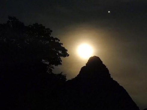 火星6日晚运行至最接近地球的点，专家提醒欣赏“最亮的星” 